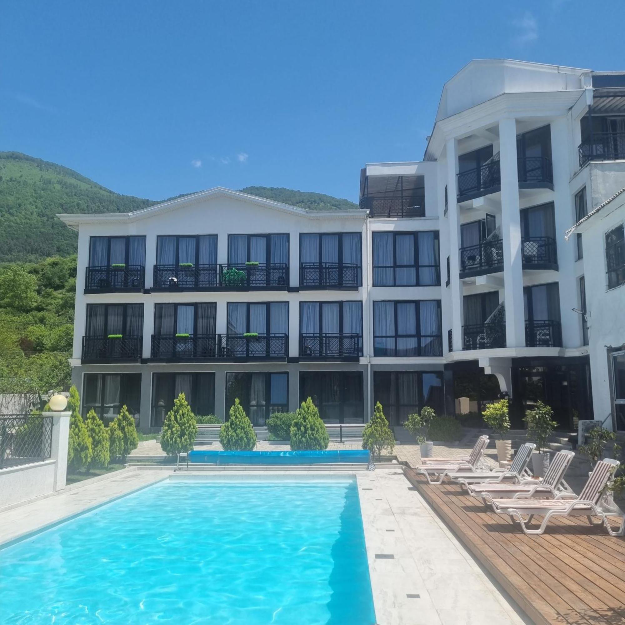 Gega Hotel Gagra Bagian luar foto