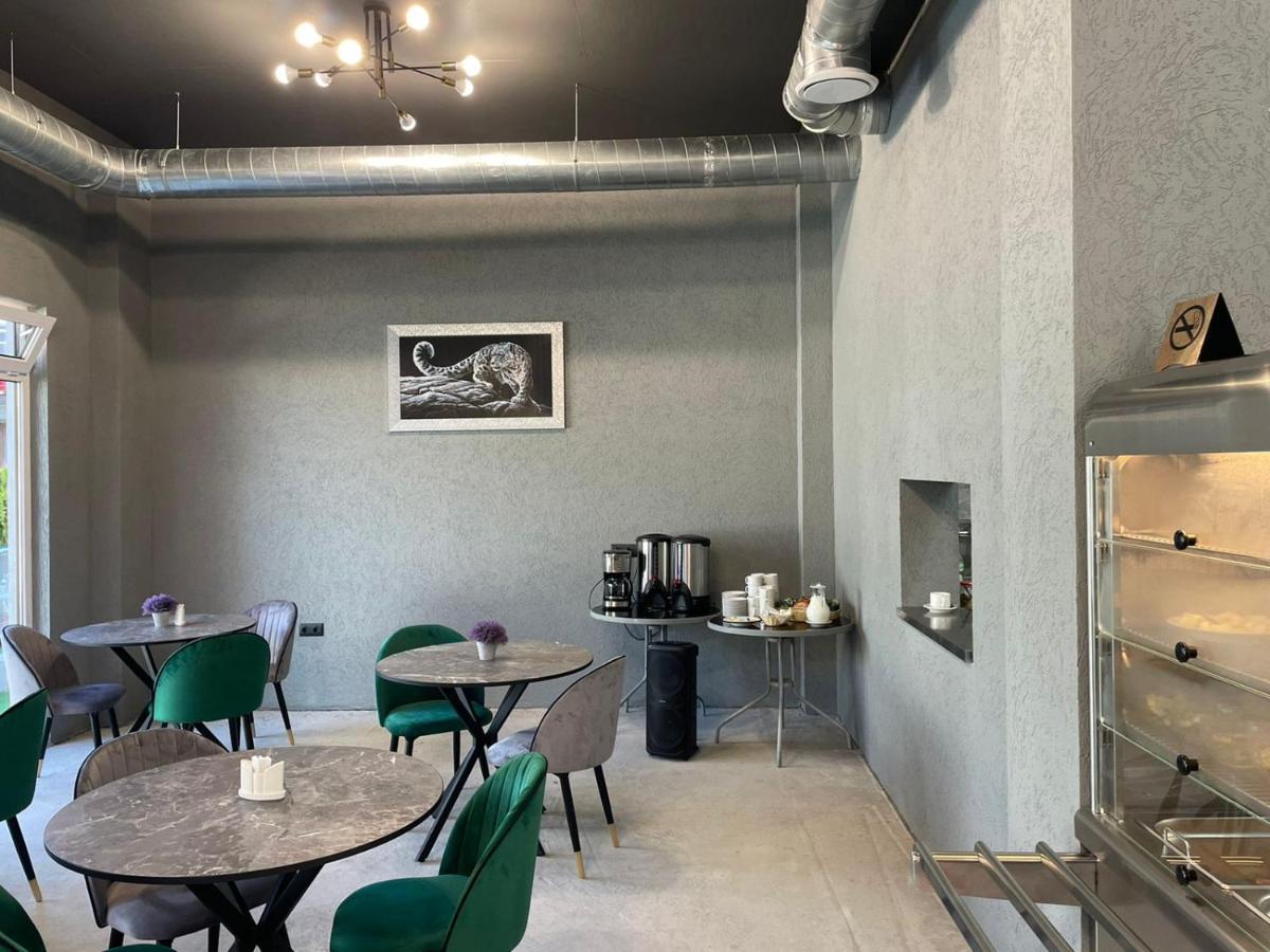 Gega Hotel Gagra Bagian luar foto