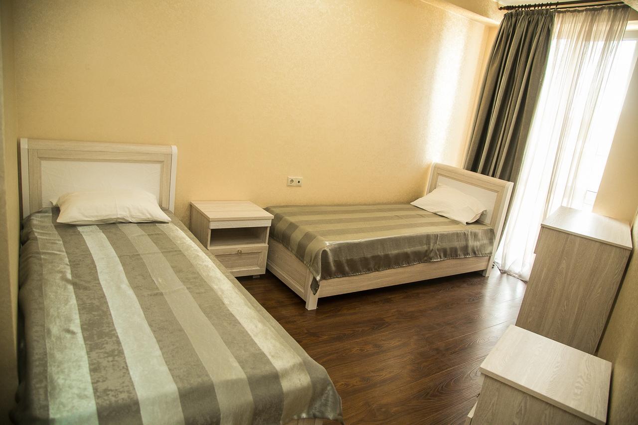 Gega Hotel Gagra Bagian luar foto