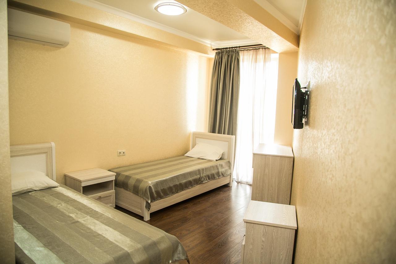 Gega Hotel Gagra Bagian luar foto
