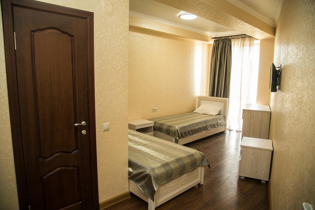 Gega Hotel Gagra Bagian luar foto