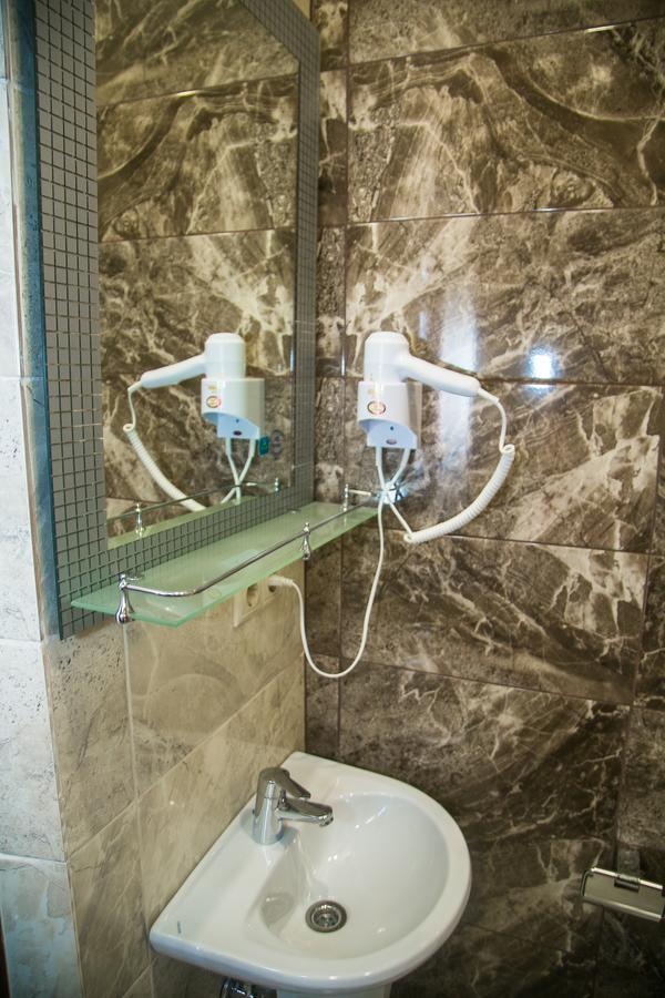 Gega Hotel Gagra Bagian luar foto