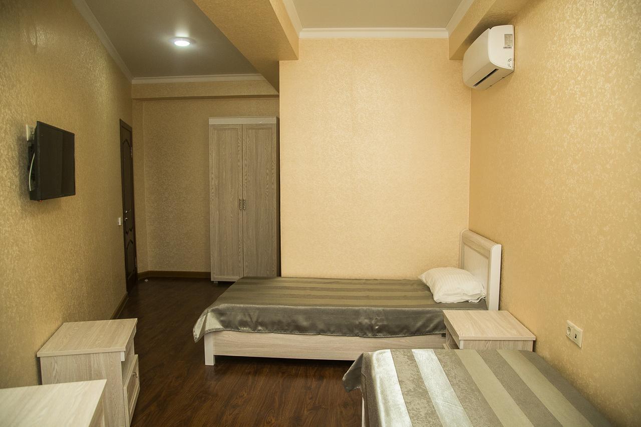 Gega Hotel Gagra Bagian luar foto