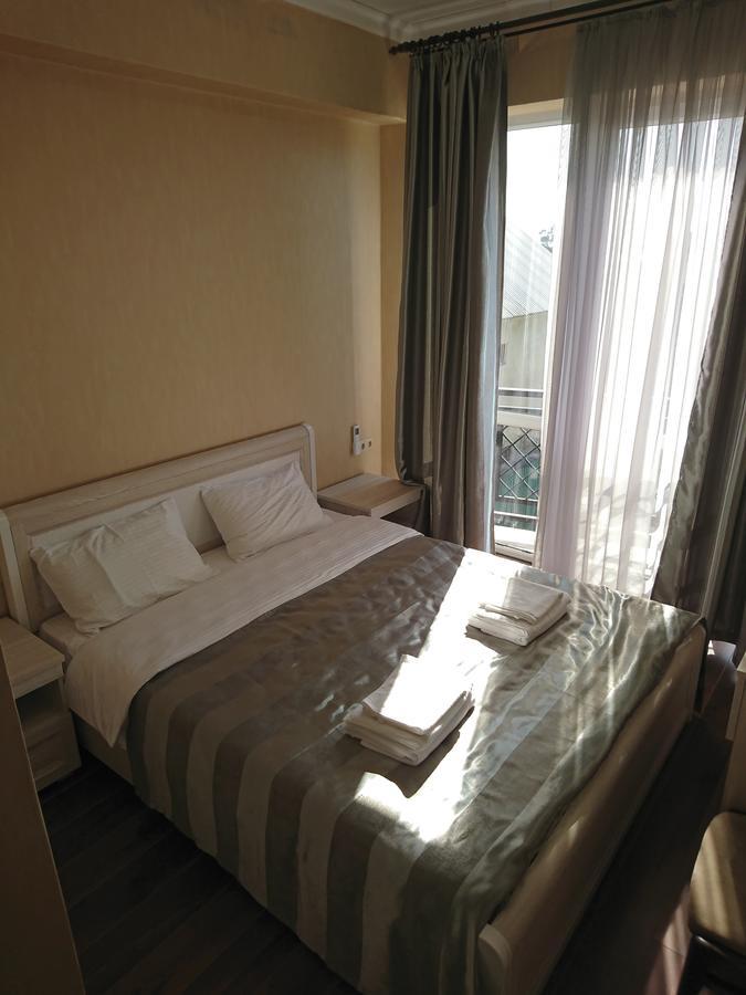 Gega Hotel Gagra Bagian luar foto