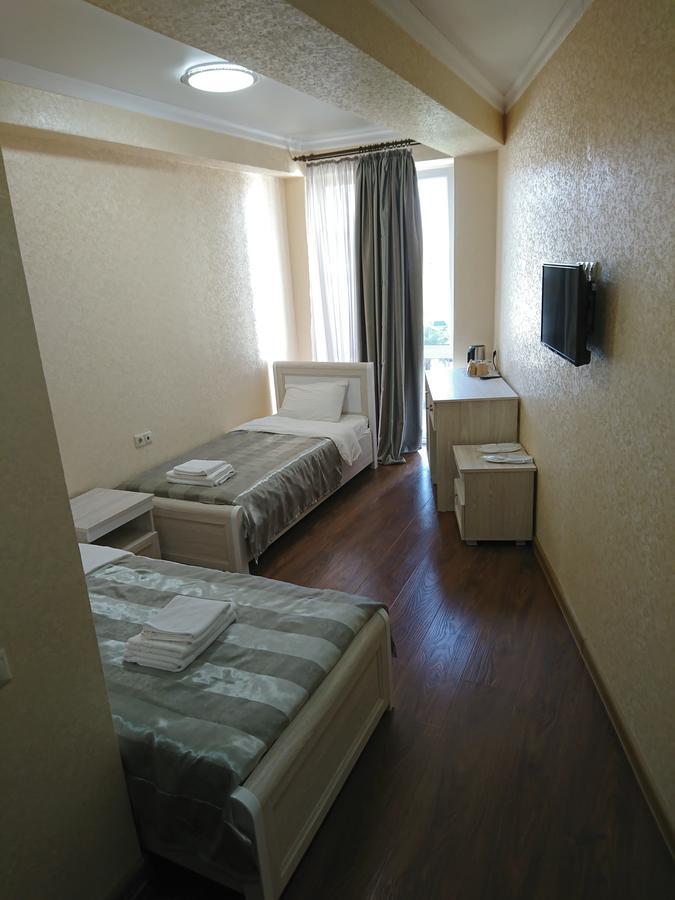 Gega Hotel Gagra Bagian luar foto