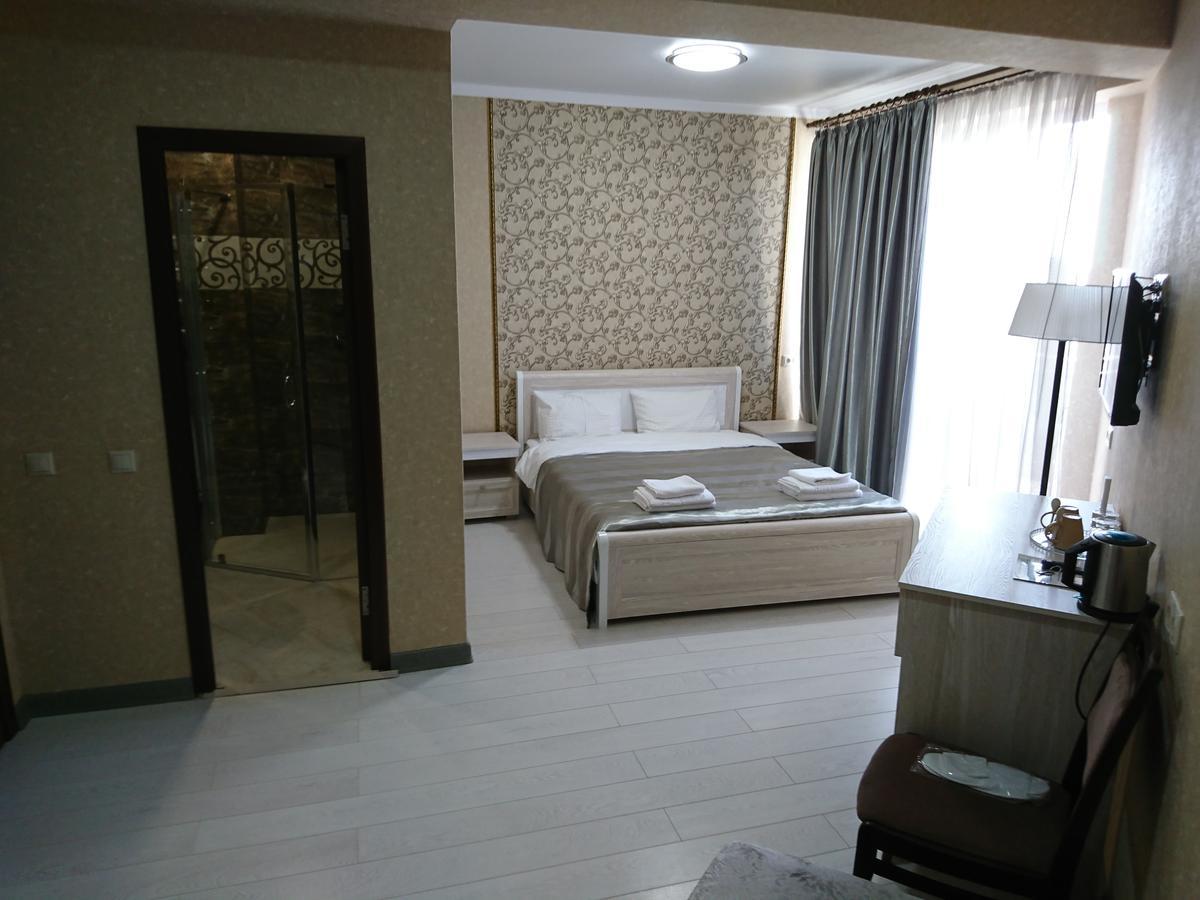 Gega Hotel Gagra Bagian luar foto