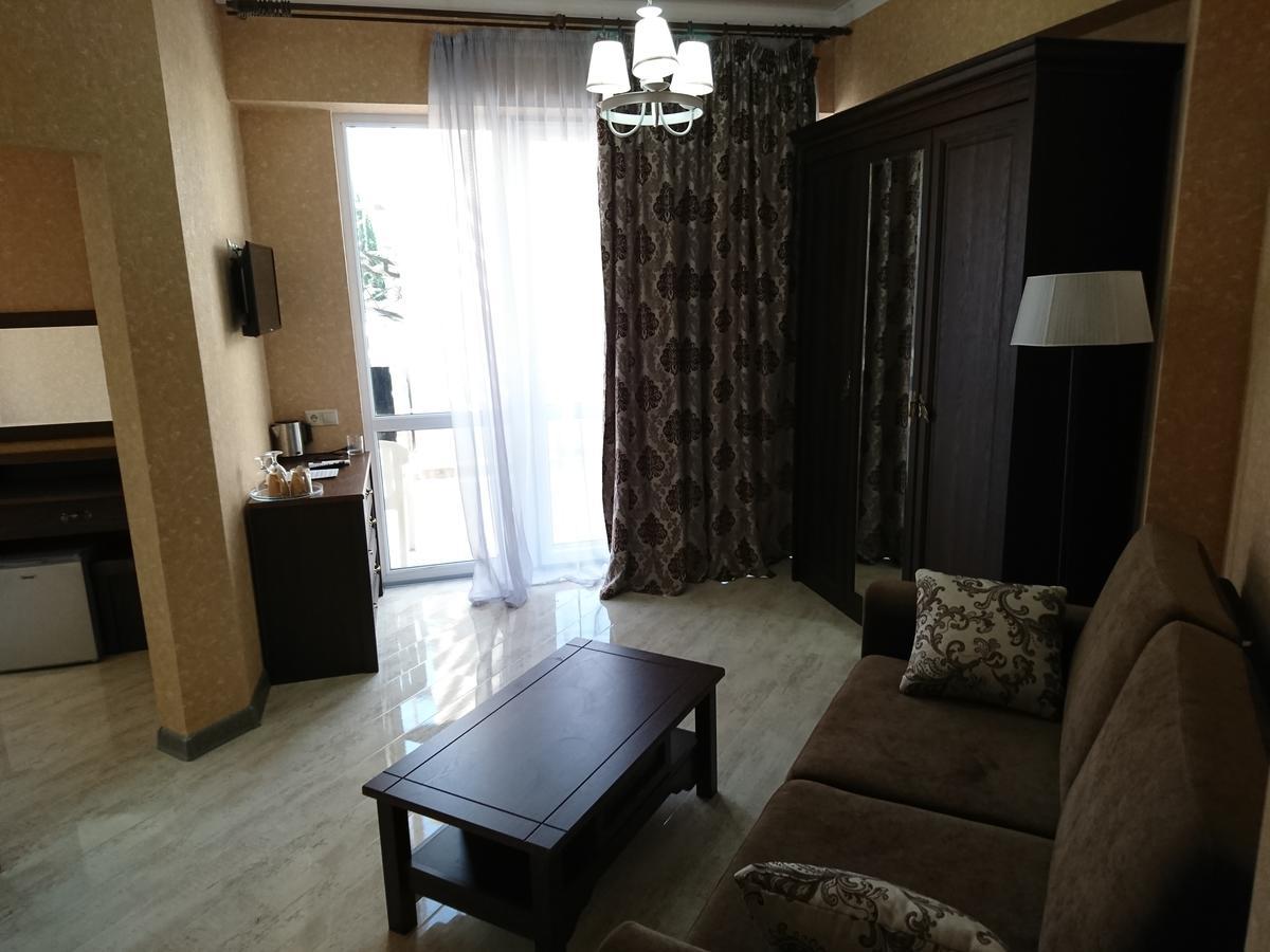 Gega Hotel Gagra Bagian luar foto