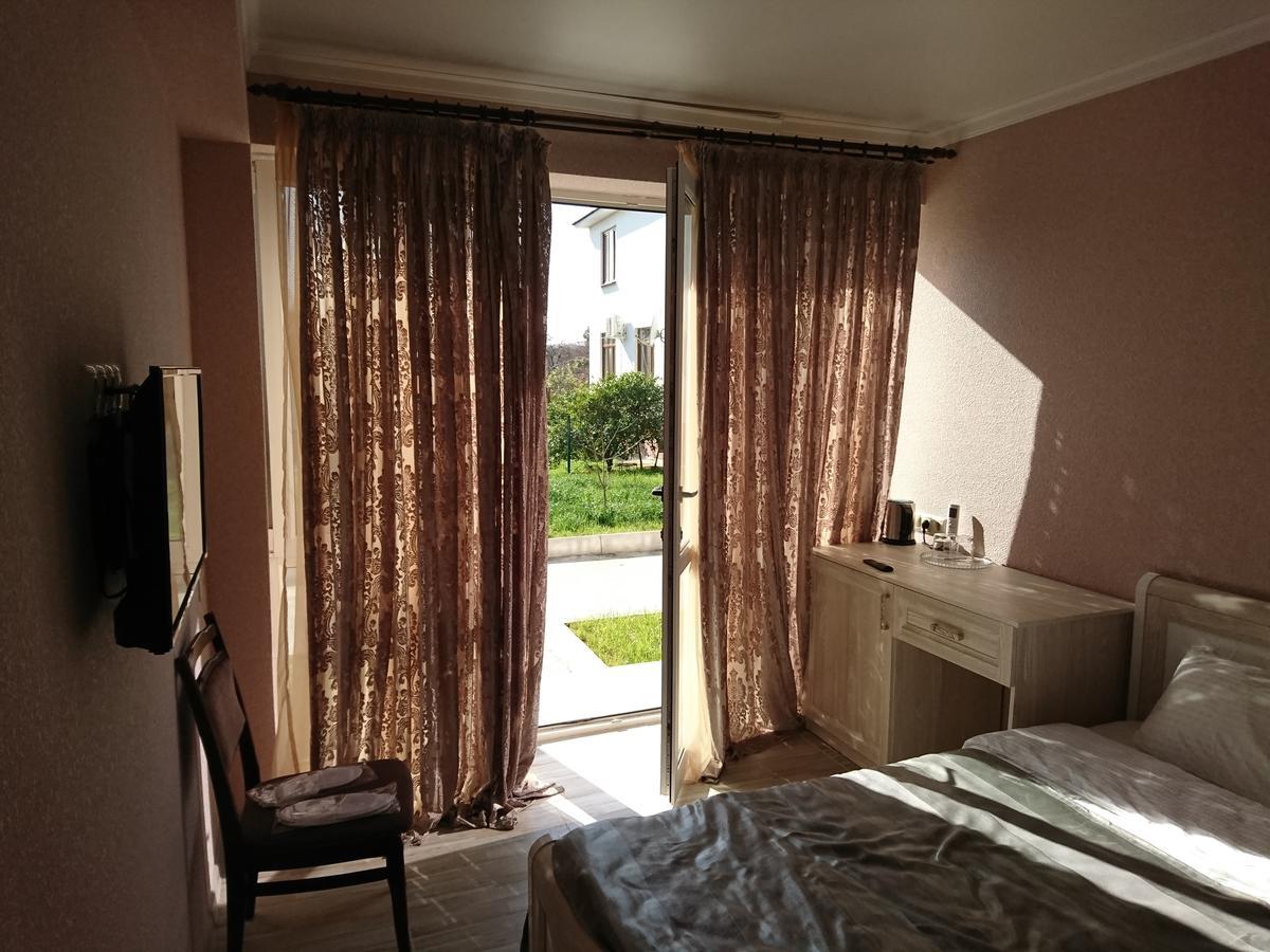 Gega Hotel Gagra Bagian luar foto