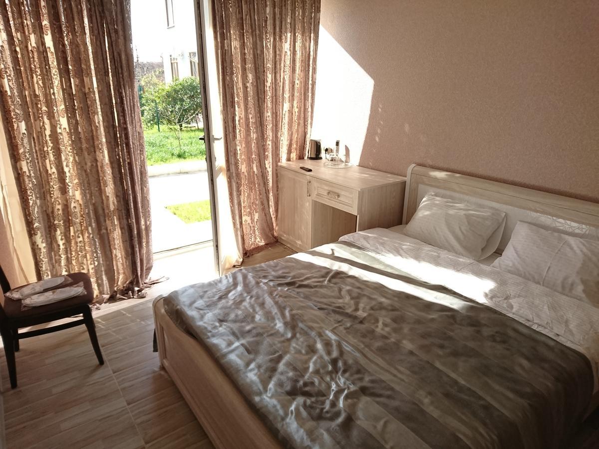 Gega Hotel Gagra Bagian luar foto
