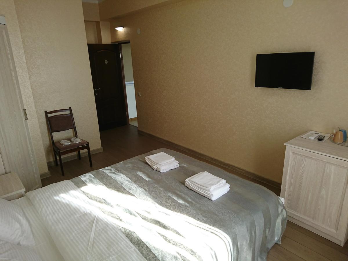 Gega Hotel Gagra Bagian luar foto