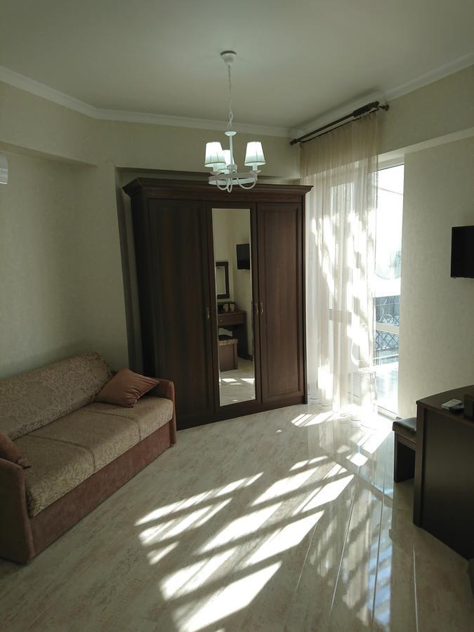 Gega Hotel Gagra Bagian luar foto