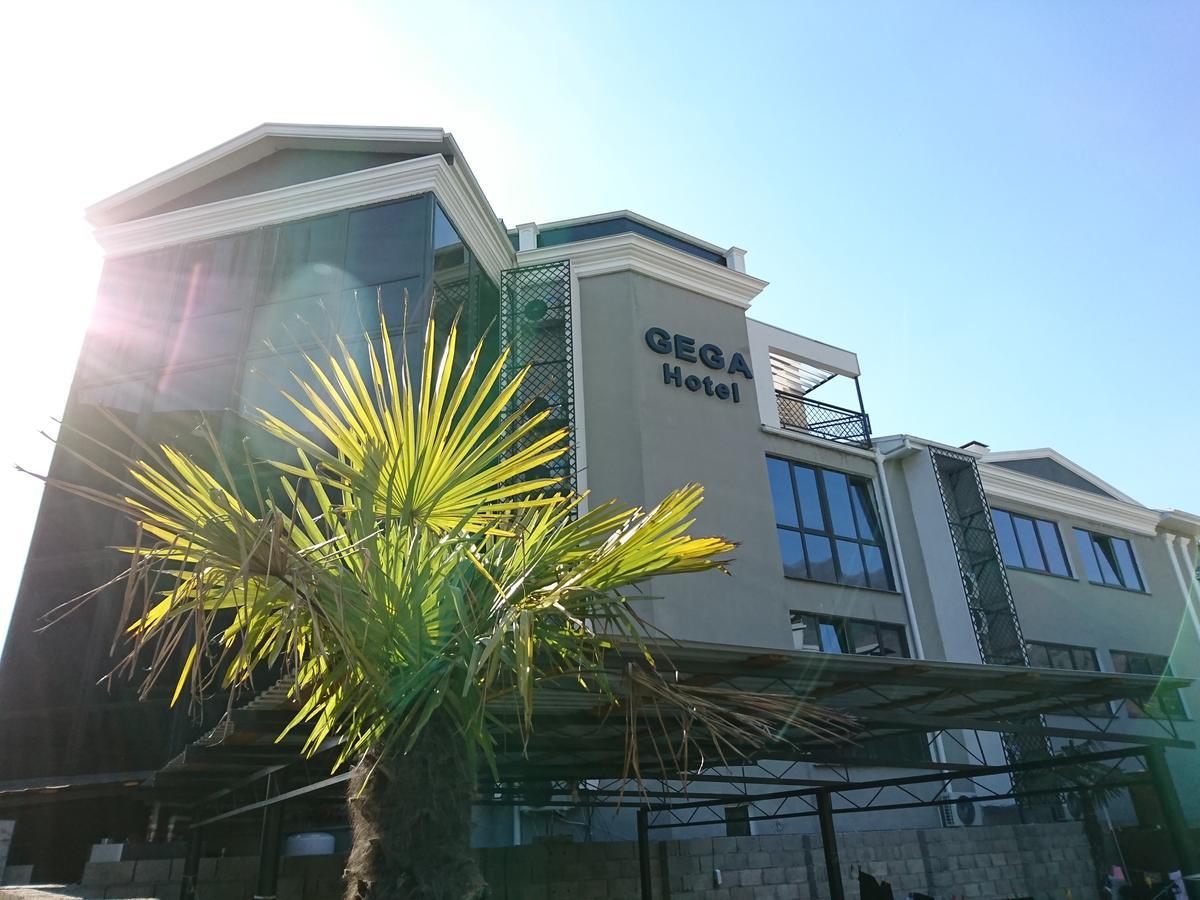 Gega Hotel Gagra Bagian luar foto